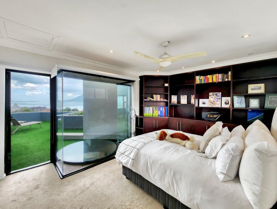 4 Bedroom Property for Sale in Bloubergstrand Western Cape